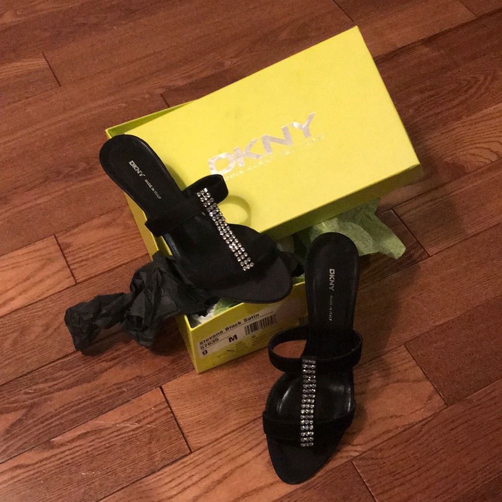 NWT DKNY kitten heel BLING!